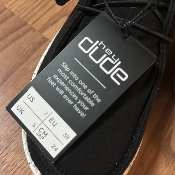 Hey Dude shoes NWT - Picture 2 of 3